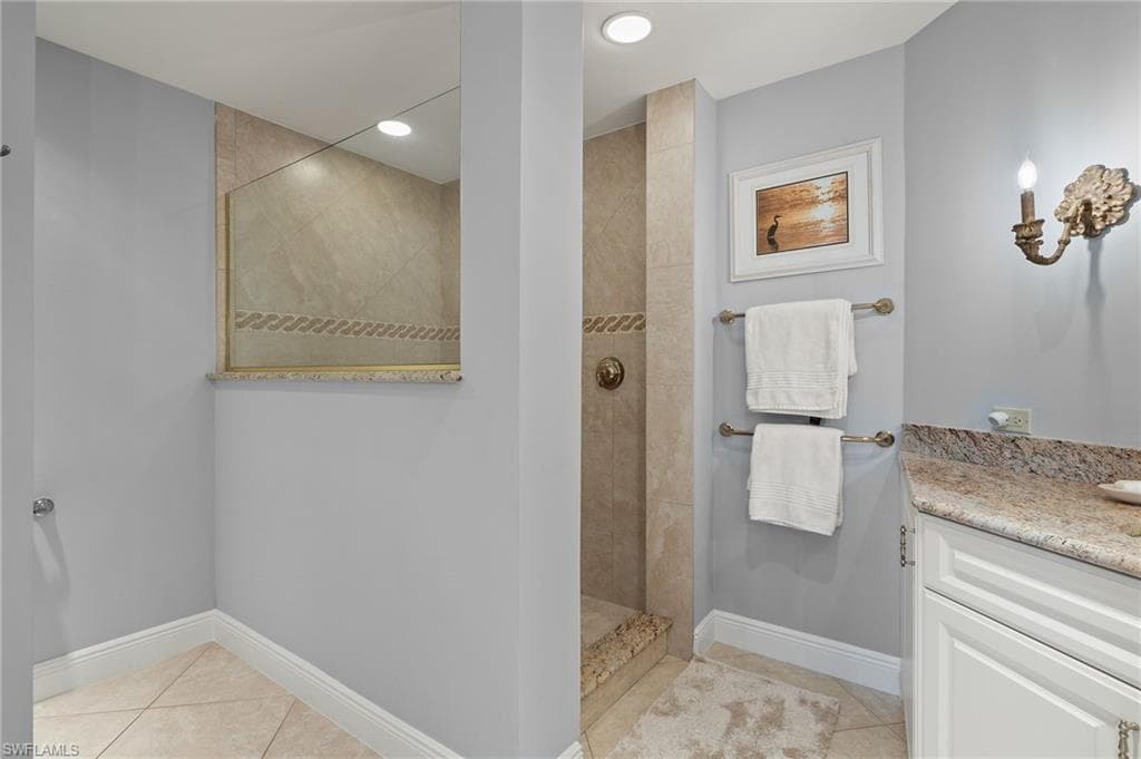 8453 Abbington Cir 821, Naples, FL 34108-21