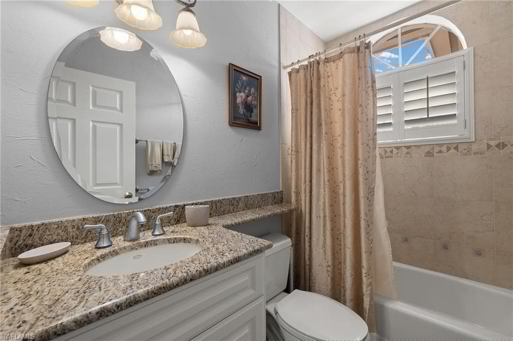 8453 Abbington Cir 821, Naples, FL 34108-23