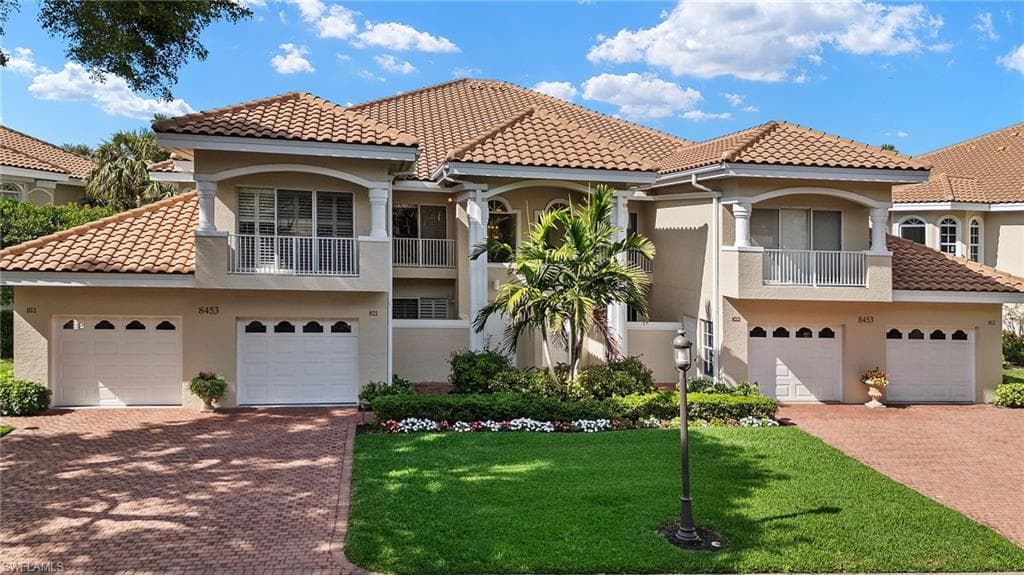 8453 Abbington Cir 821, Naples, FL 34108-3