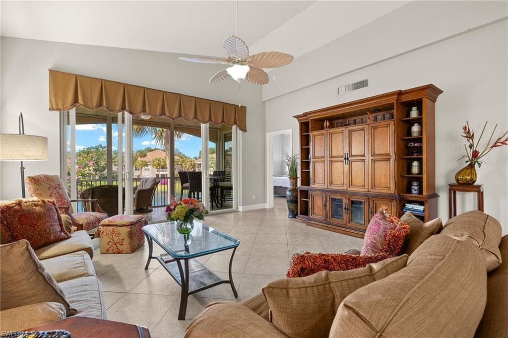 8453 Abbington Cir 821, Naples, FL 34108-4
