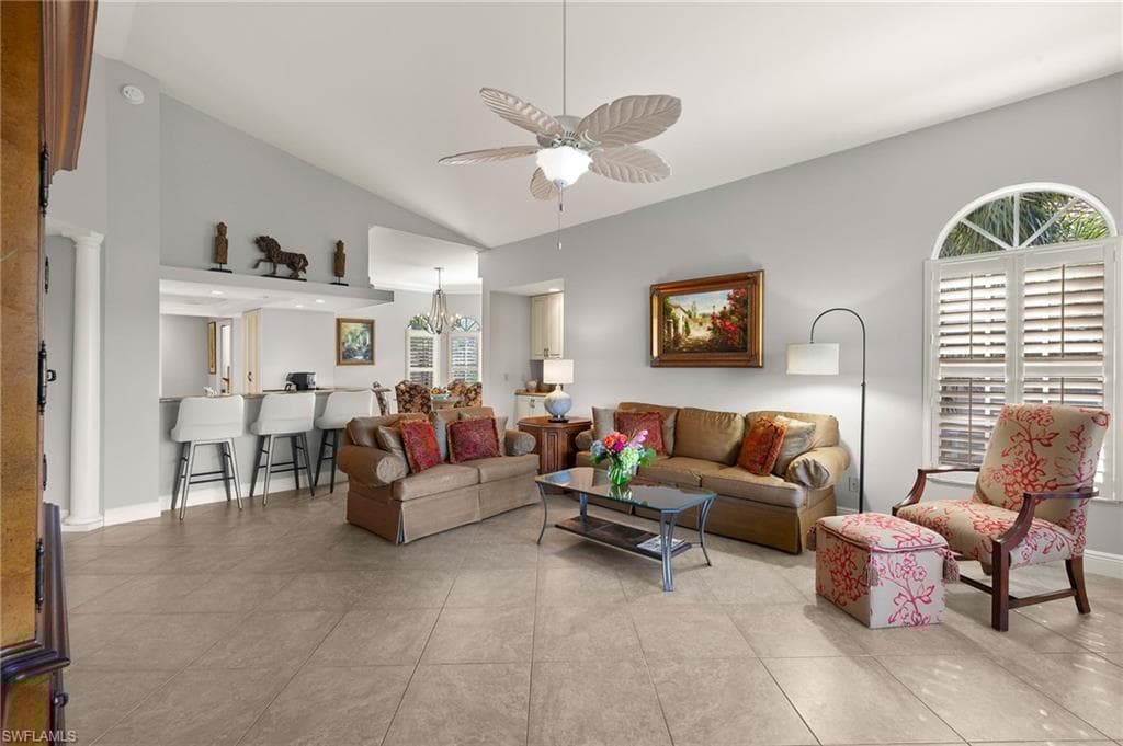 8453 Abbington Cir 821, Naples, FL 34108-6