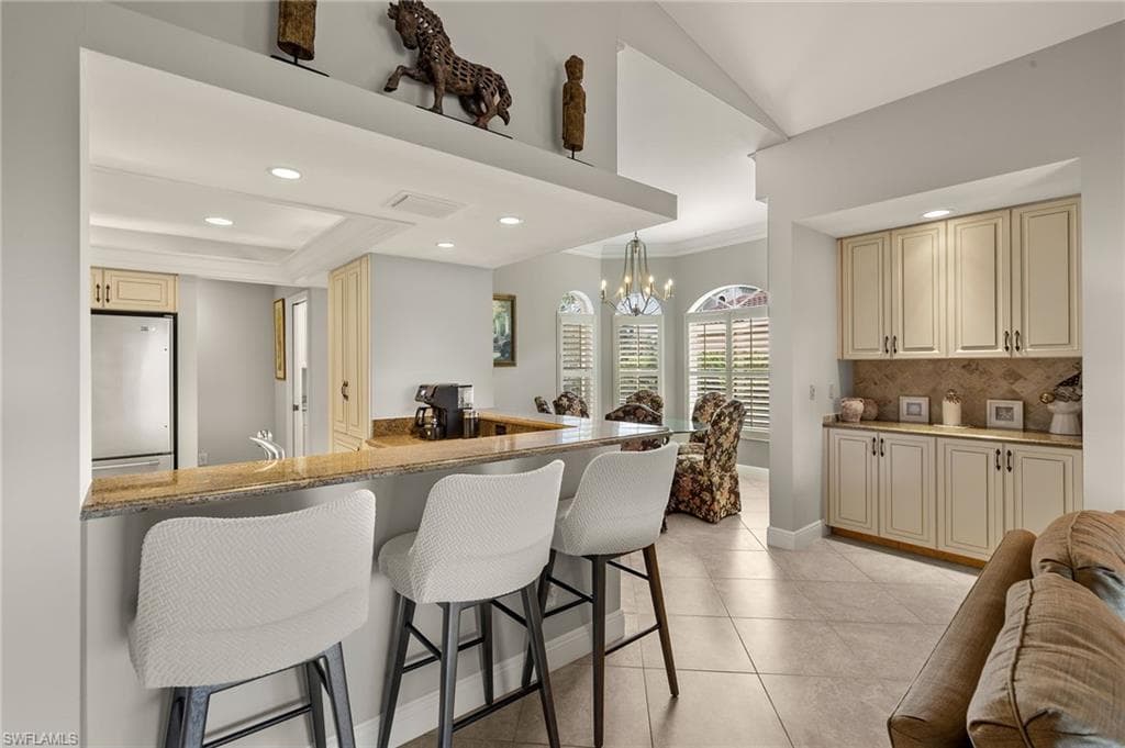 8453 Abbington Cir 821, Naples, FL 34108-8
