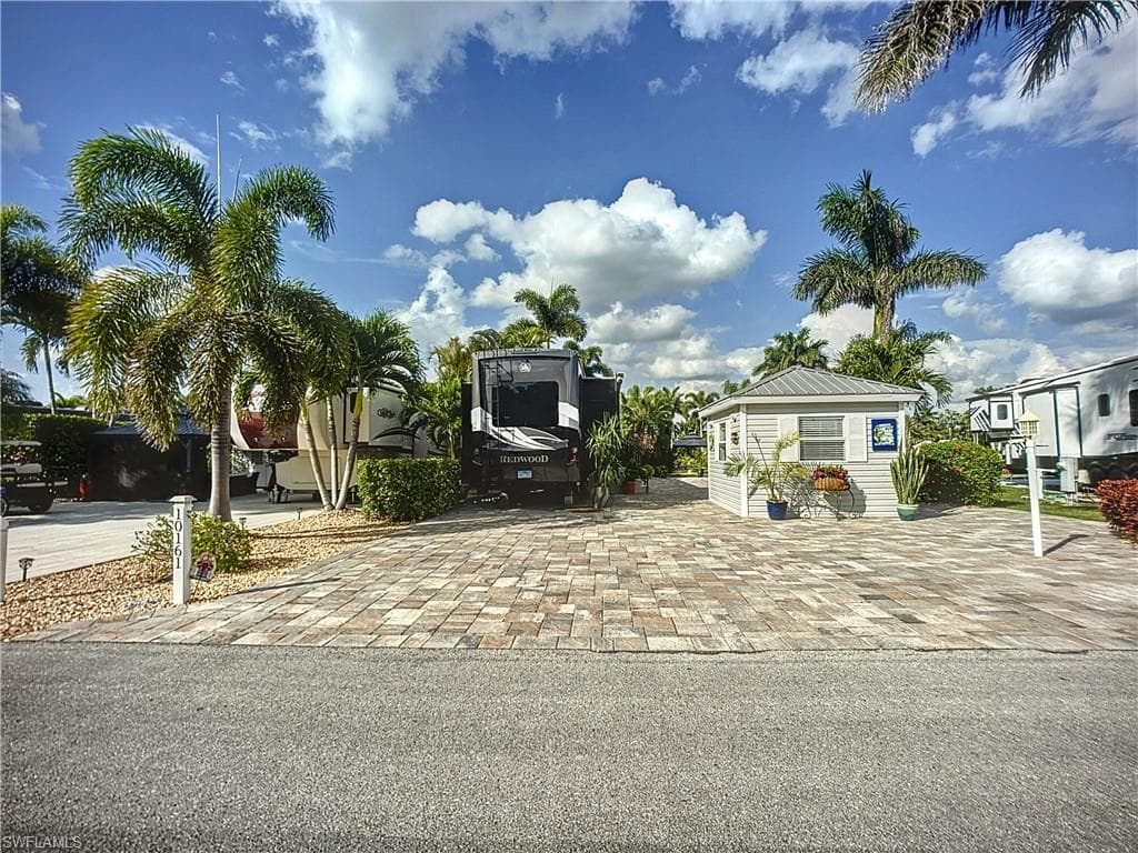 10161 Shadowood Ct., Fort Myers, FL 33905-4