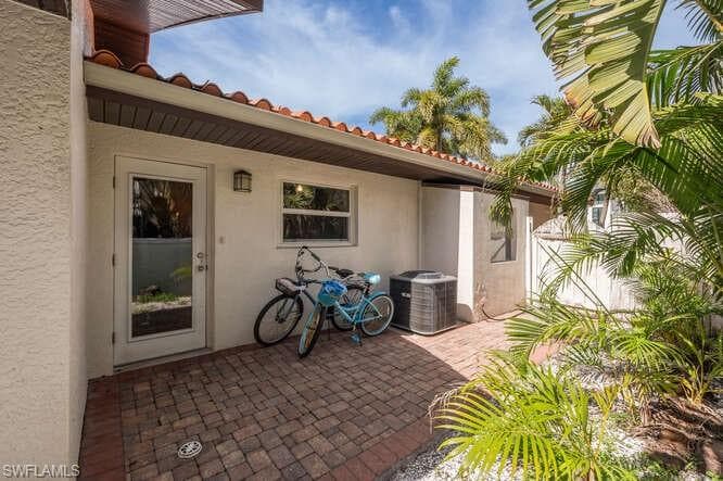 778 Broad Ct S, Naples, FL 34102-34