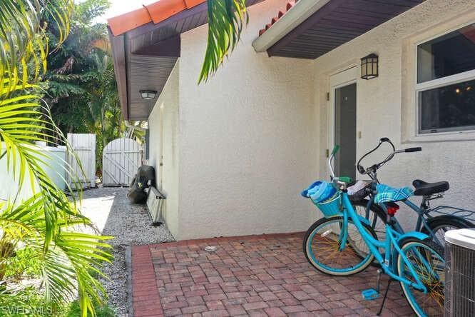 778 Broad Ct S, Naples, FL 34102-38