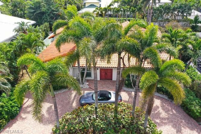 778 Broad Ct S, Naples, FL 34102-5