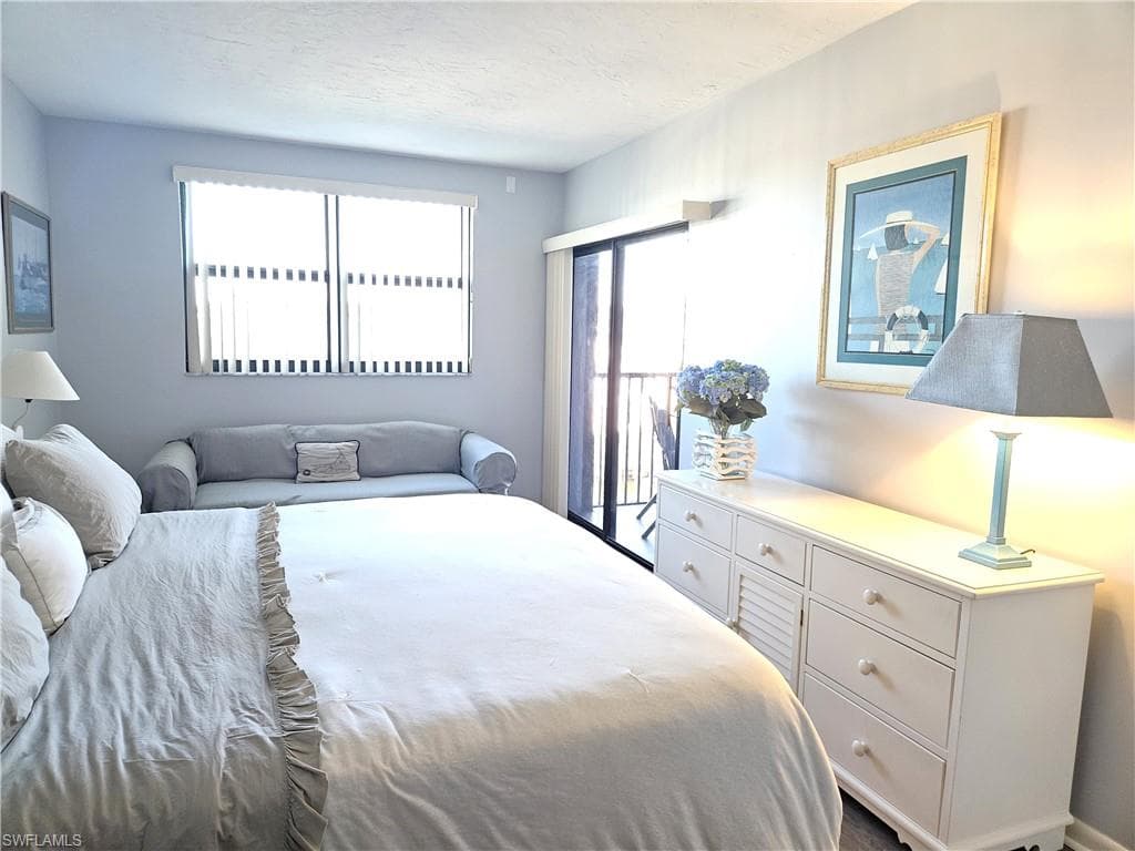 805 River Point Dr 304c, Naples, FL 34102-11