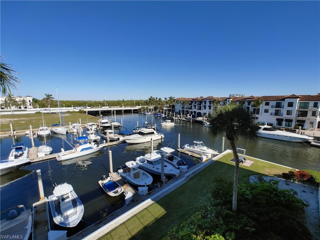 805 River Point Dr 304c, Naples, FL 34102-4
