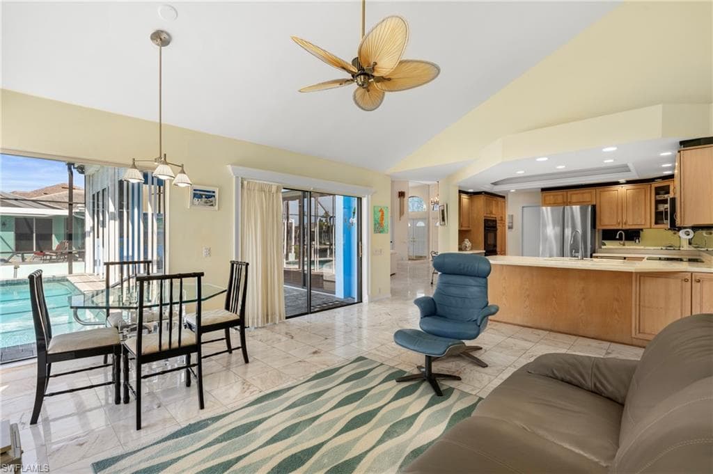 248 Seminole Ct, Marco Island, FL 34145-17