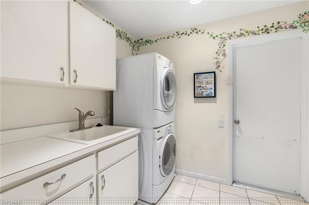 248 Seminole Ct, Marco Island, FL 34145-34