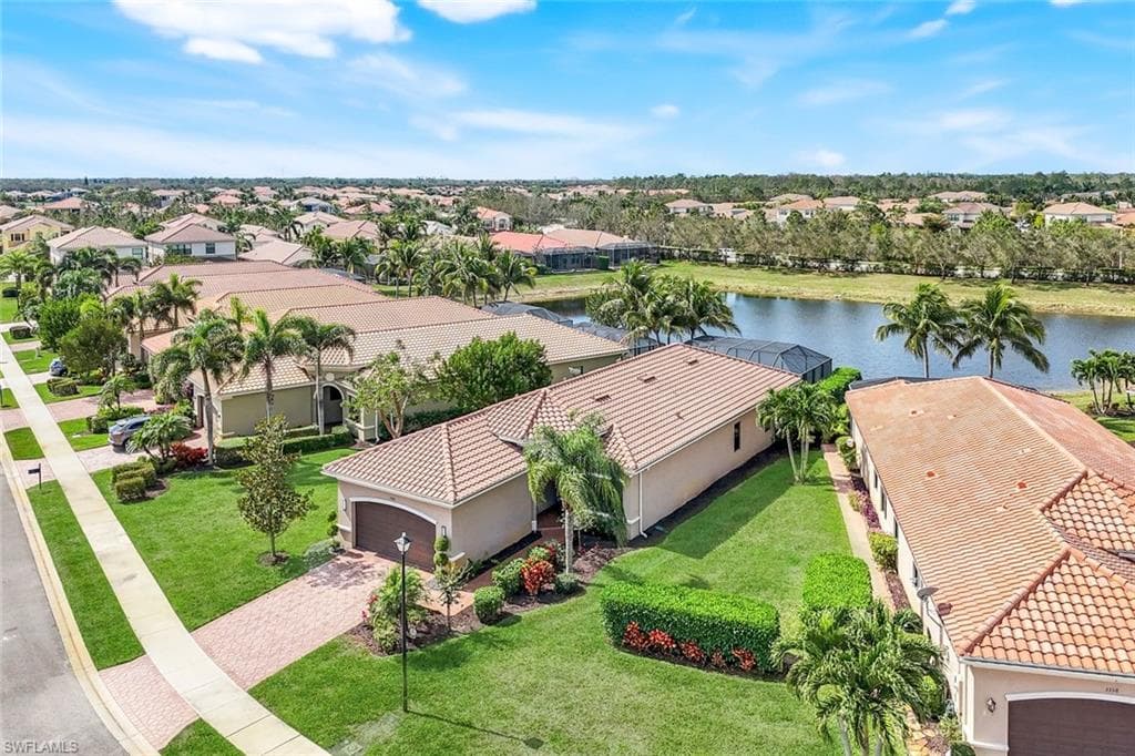 3366 Baltic Dr, Naples, FL 34119-34