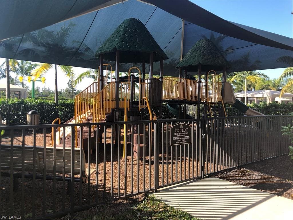 3366 Baltic Dr, Naples, FL 34119-46