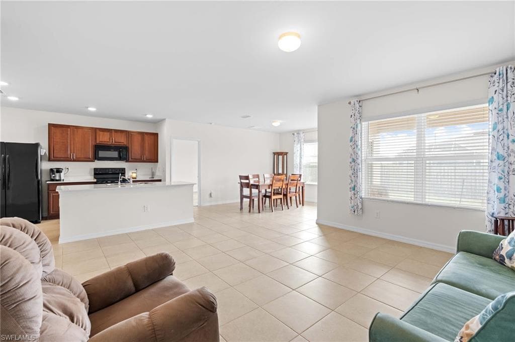 624 28th St, Cape Coral, FL 33993-7