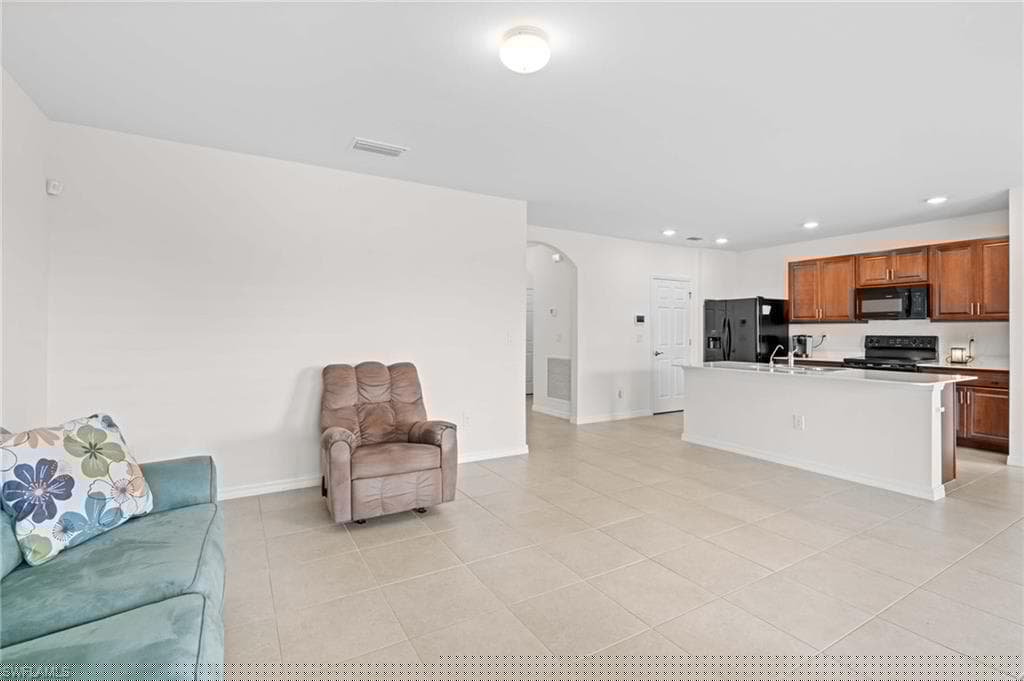 624 28th St, Cape Coral, FL 33993-8