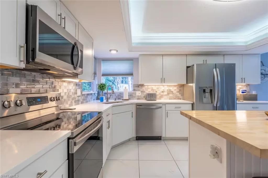 230 1st St NW, Naples, FL 34120-9