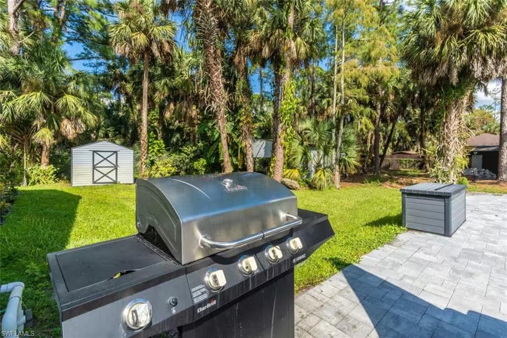230 1st St NW, Naples, FL 34120-11