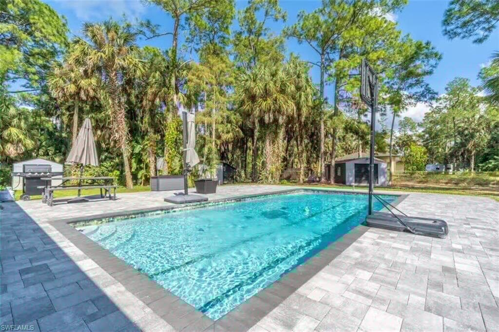 230 1st St NW, Naples, FL 34120-16