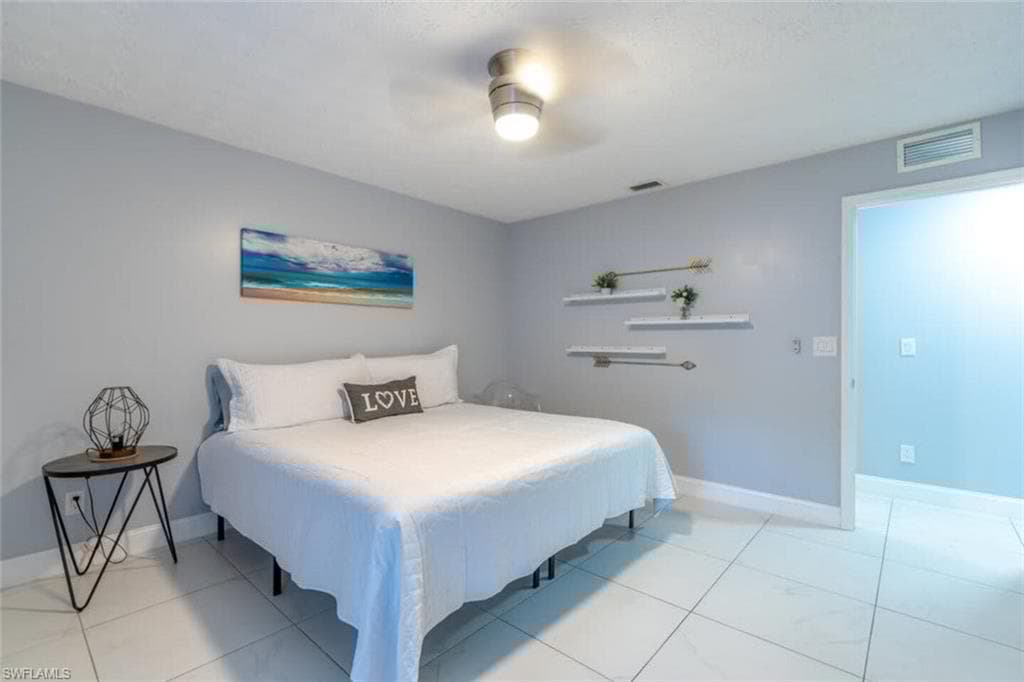 230 1st St NW, Naples, FL 34120-17