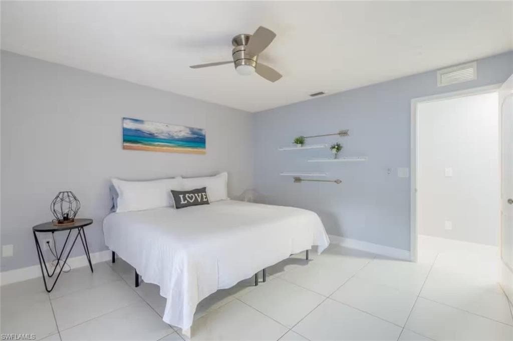 230 1st St NW, Naples, FL 34120-18