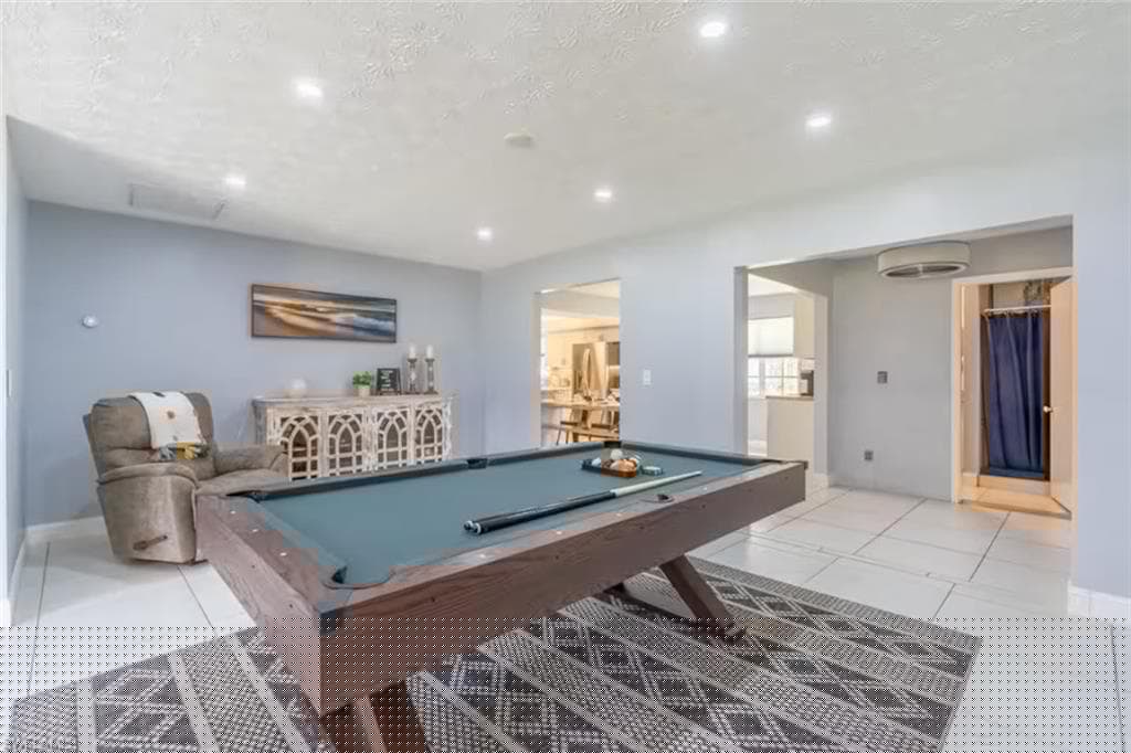 230 1st St NW, Naples, FL 34120-20