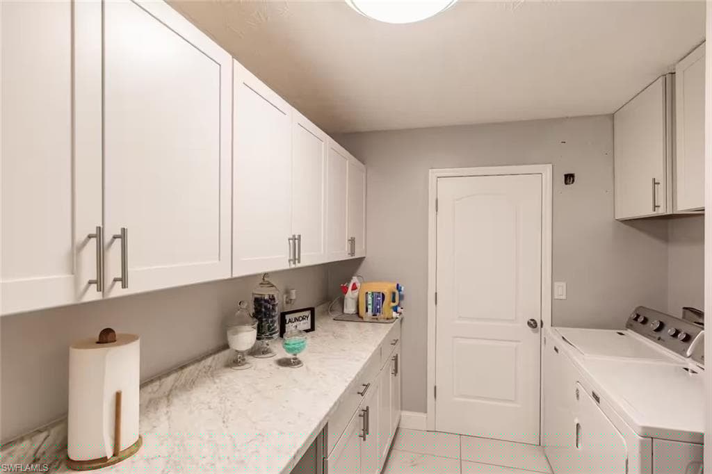230 1st St NW, Naples, FL 34120-24