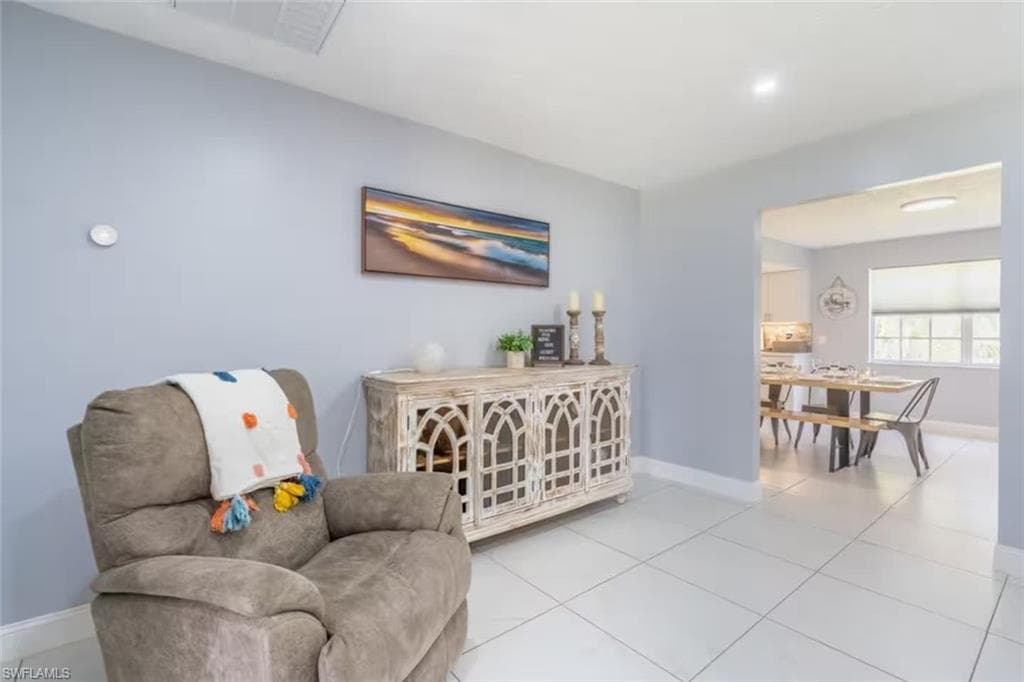 230 1st St NW, Naples, FL 34120-25