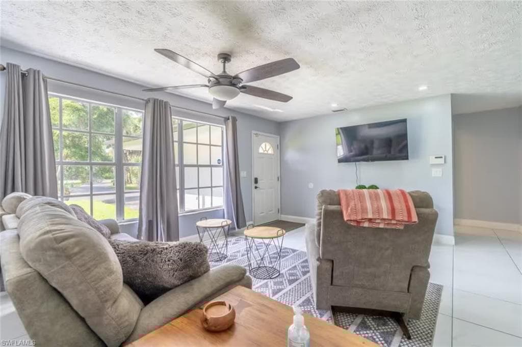 230 1st St NW, Naples, FL 34120-26