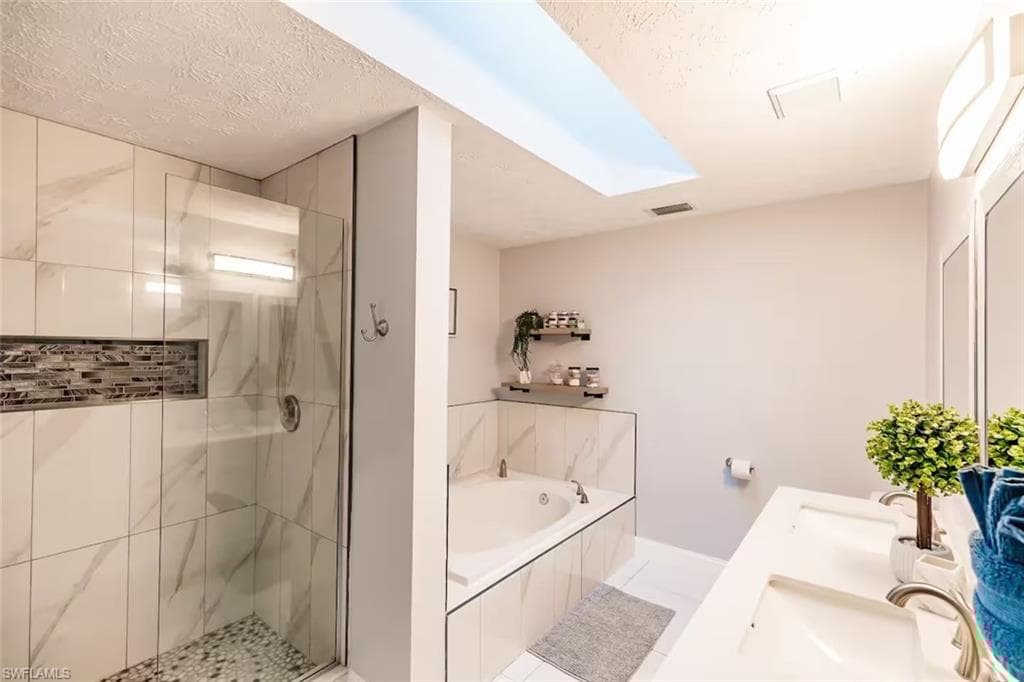 230 1st St NW, Naples, FL 34120-27