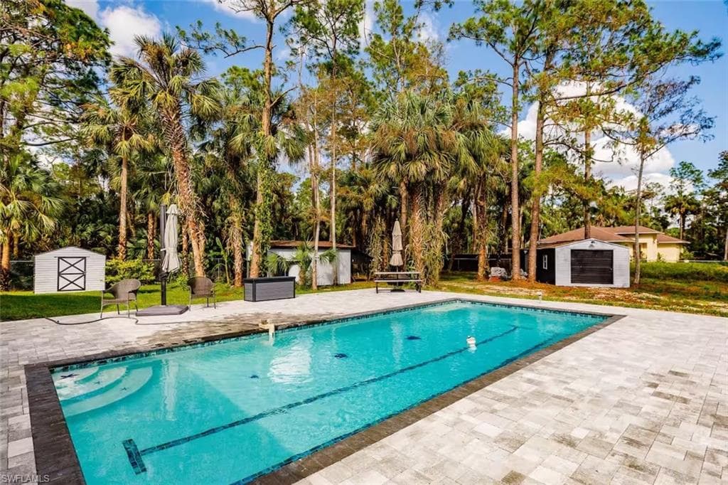 230 1st St NW, Naples, FL 34120-30