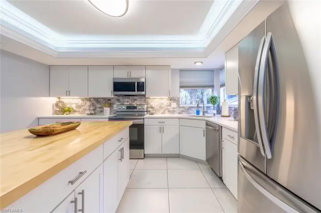 230 1st St NW, Naples, FL 34120-33