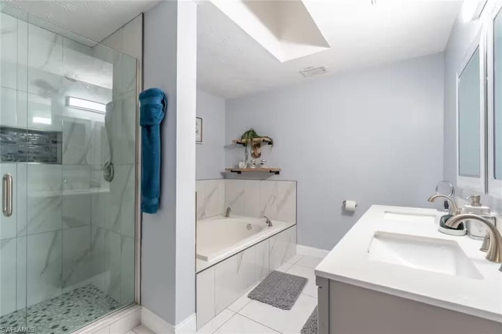 230 1st St NW, Naples, FL 34120-34