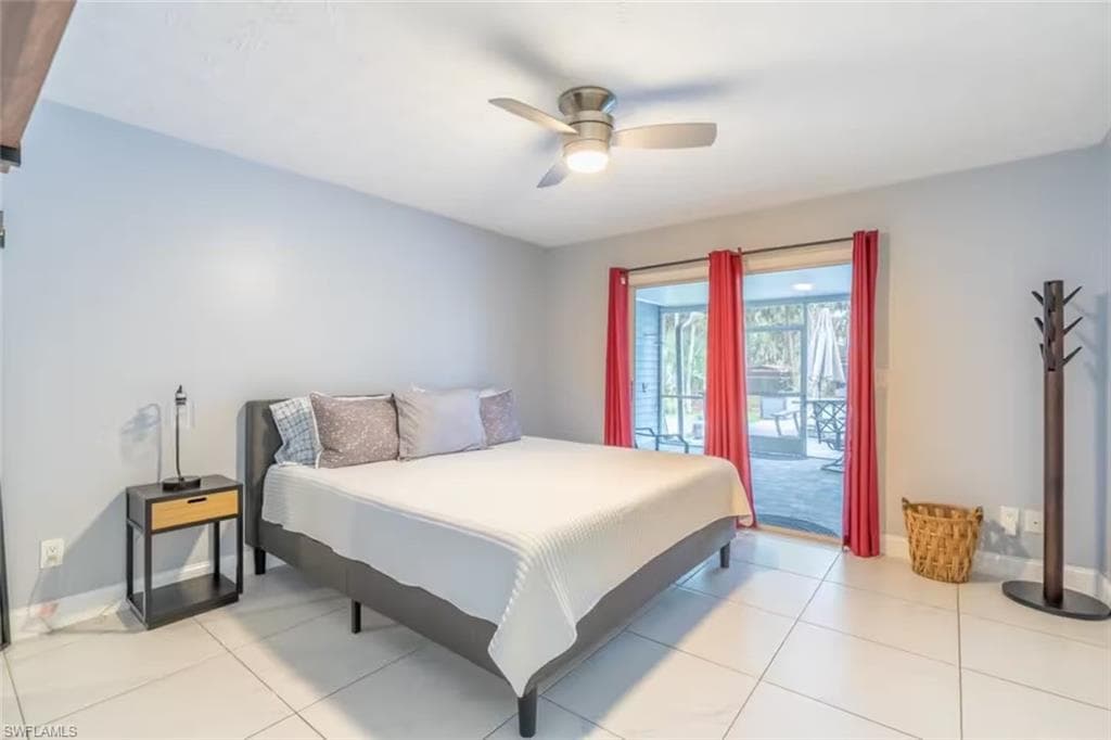 230 1st St NW, Naples, FL 34120-37