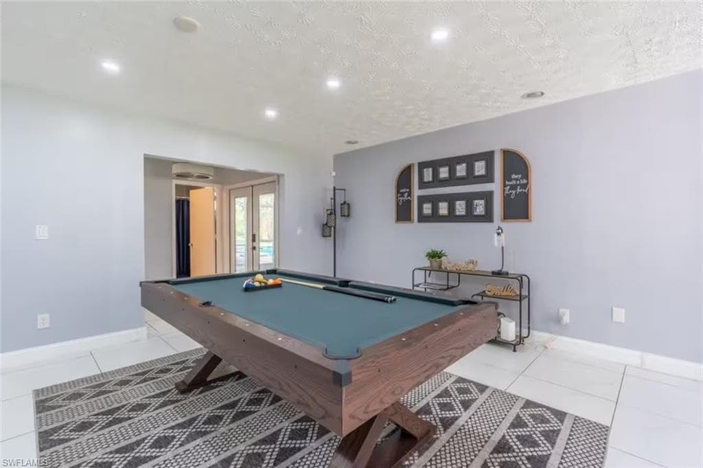 230 1st St NW, Naples, FL 34120-39