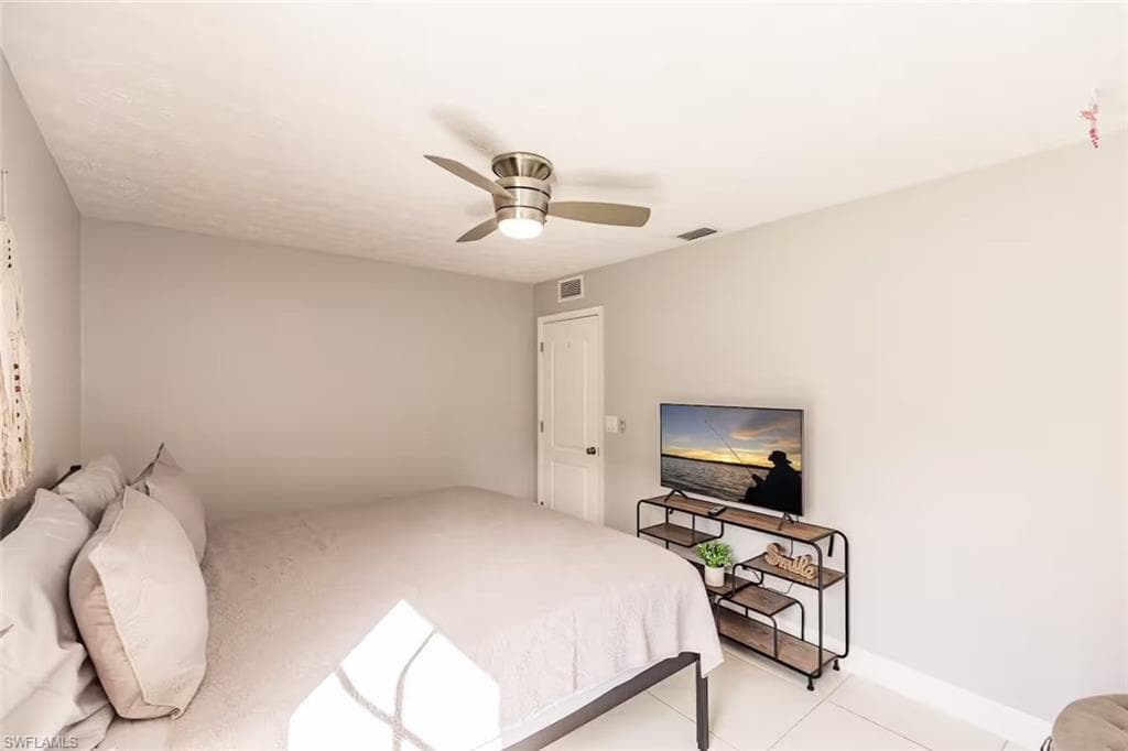 230 1st St NW, Naples, FL 34120-43