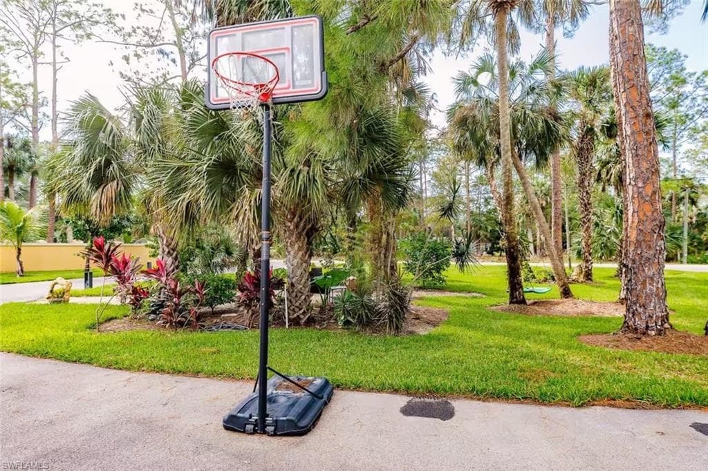230 1st St NW, Naples, FL 34120-46