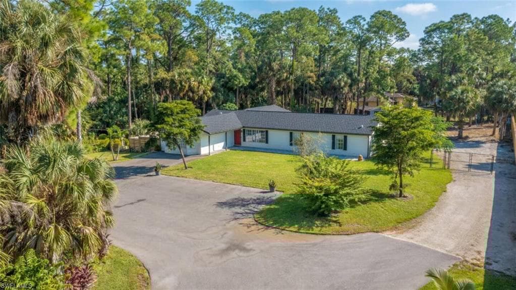 230 1st St NW, Naples, FL 34120-48