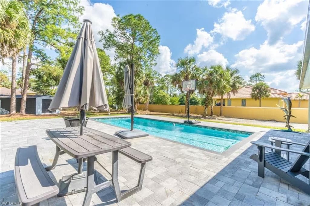 230 1st St NW, Naples, FL 34120-5