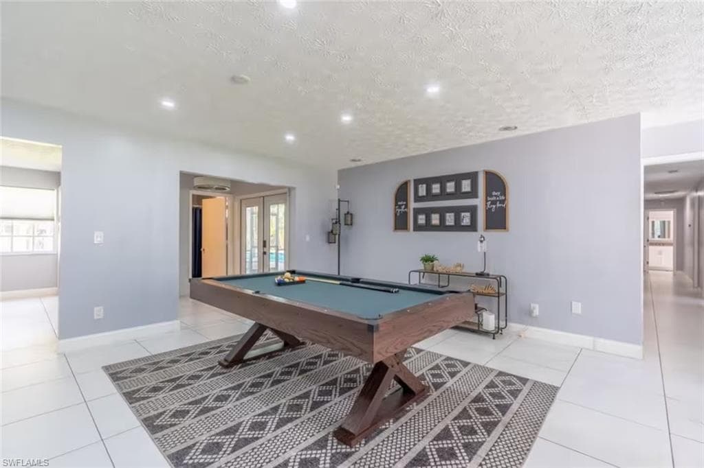 230 1st St NW, Naples, FL 34120-6