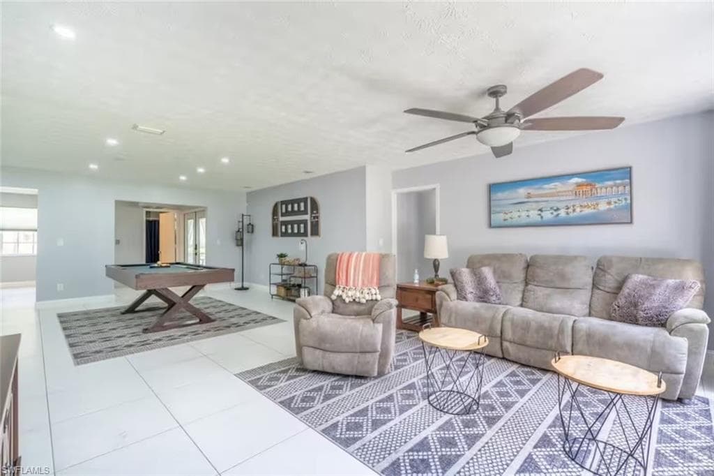 230 1st St NW, Naples, FL 34120-7