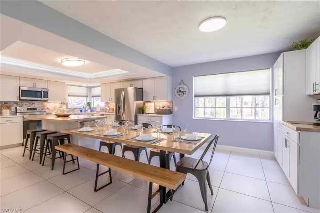 230 1st St NW, Naples, FL 34120-8