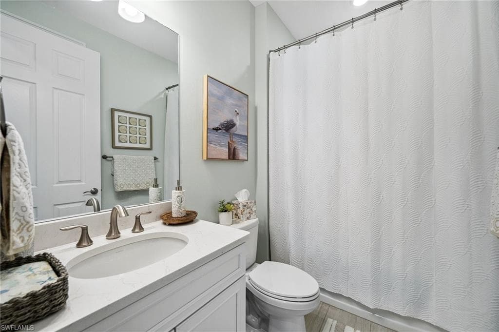 16729 Seasons Coast Dr, Bonita Springs, FL 34135-17