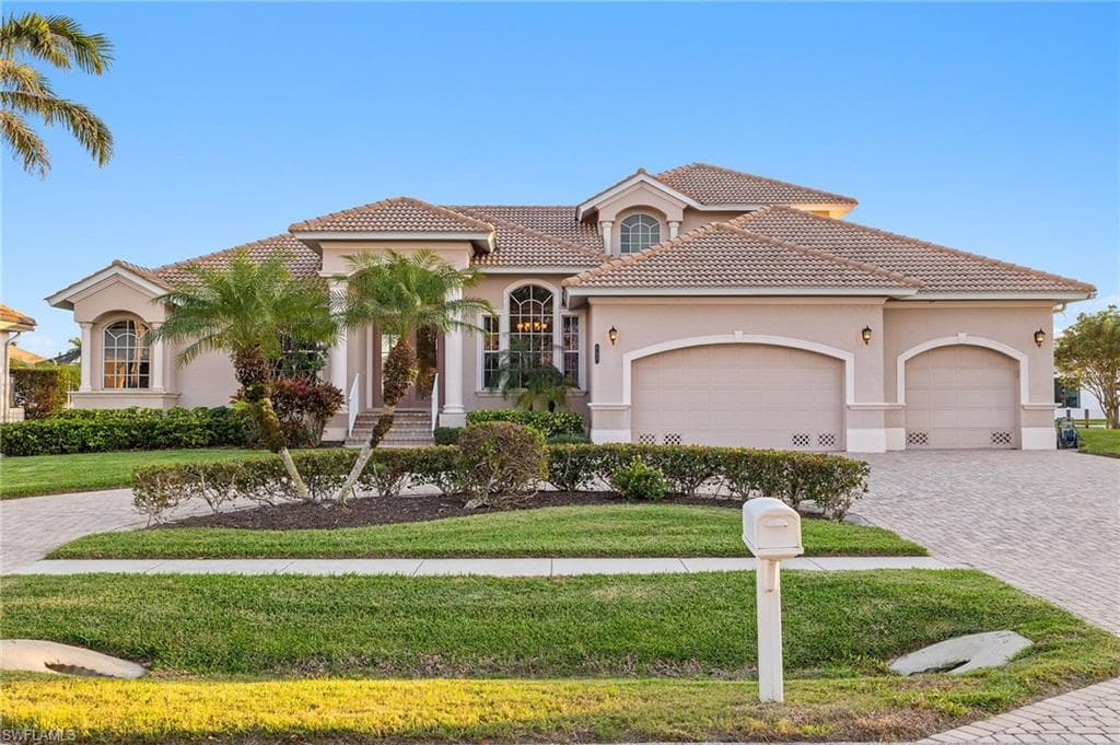 757 Bluebonnet Ct, Marco Island, FL 34145-46