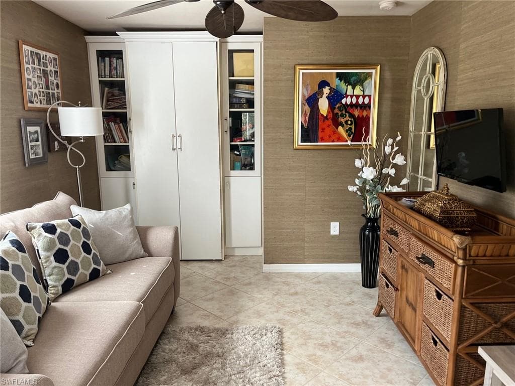 8494 Karina Ct, Naples, FL 34114-10