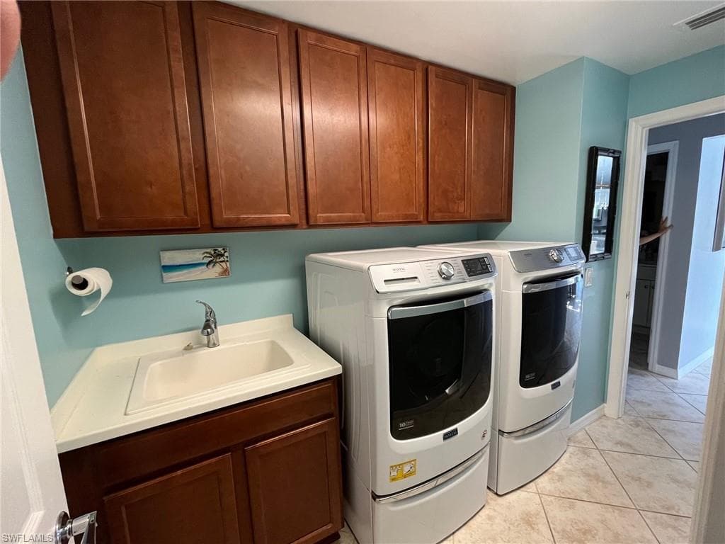 8494 Karina Ct, Naples, FL 34114-20