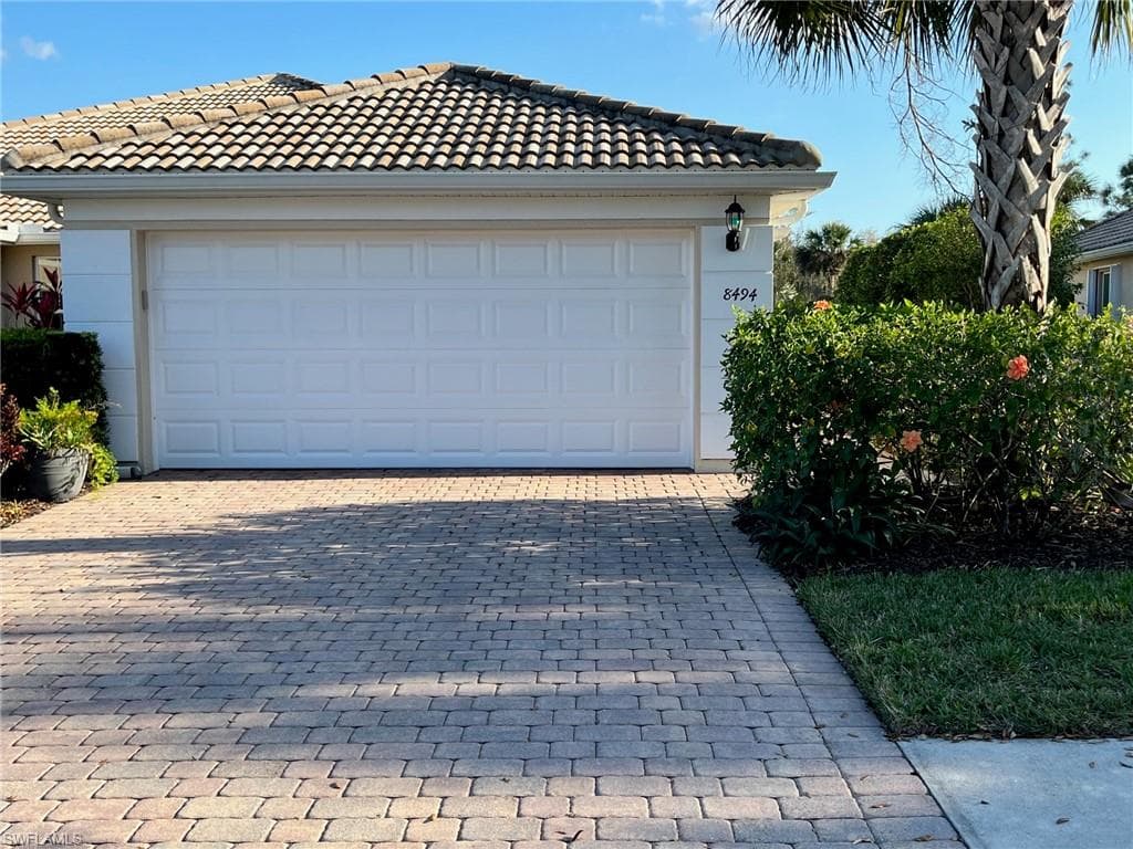 8494 Karina Ct, Naples, FL 34114-25