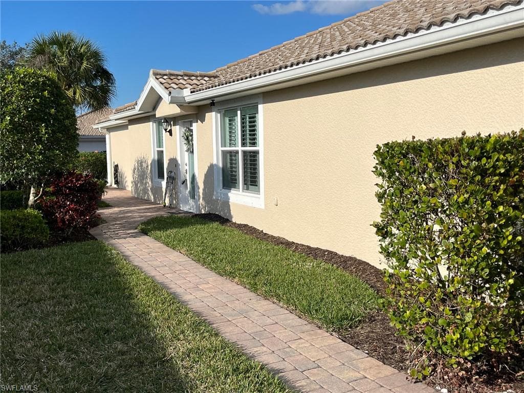 8494 Karina Ct, Naples, FL 34114-26
