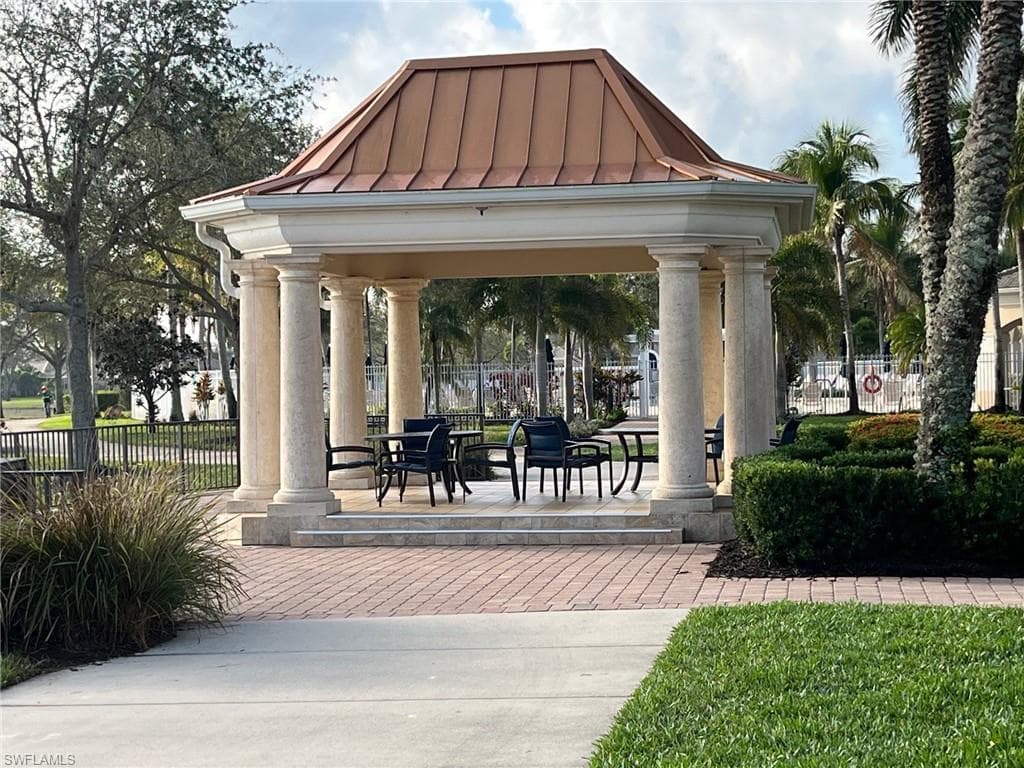 8494 Karina Ct, Naples, FL 34114-32
