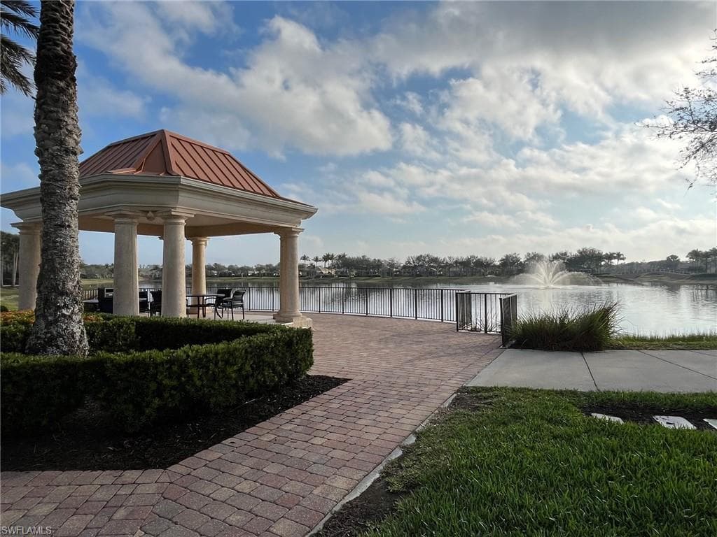 8494 Karina Ct, Naples, FL 34114-33