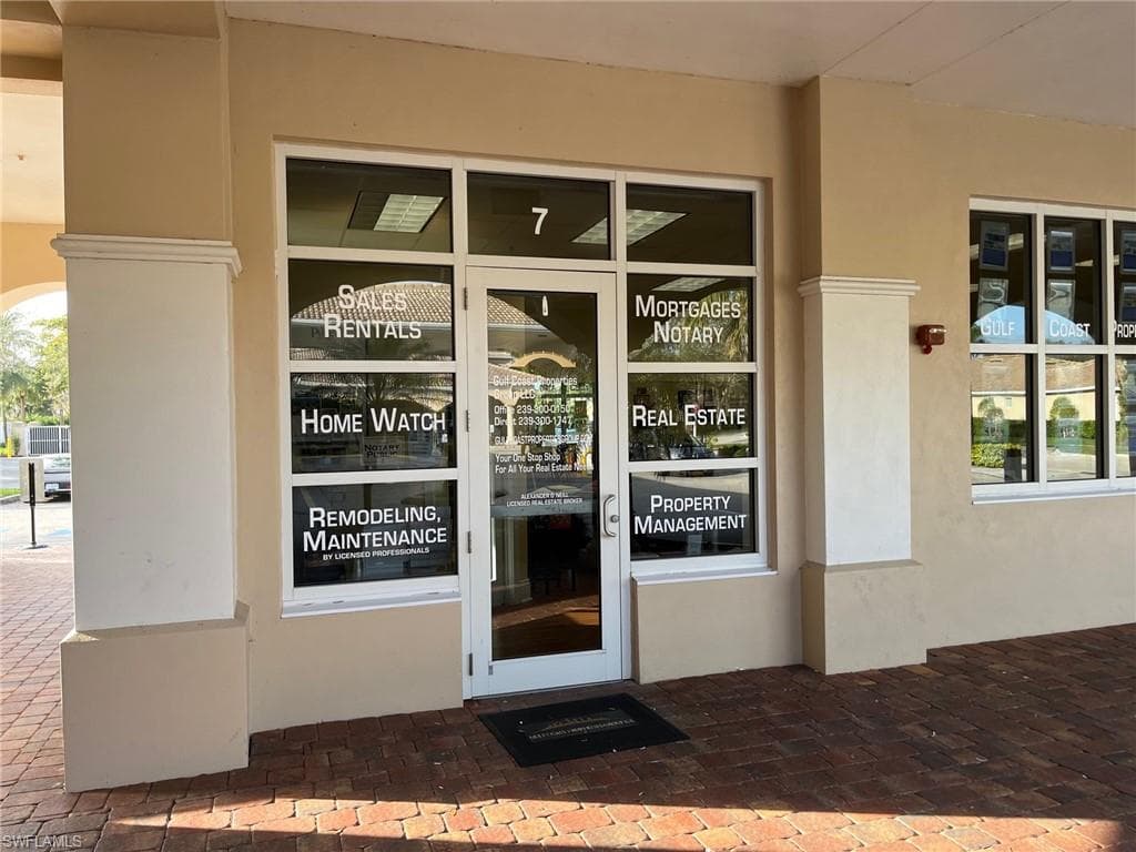 8494 Karina Ct, Naples, FL 34114-36