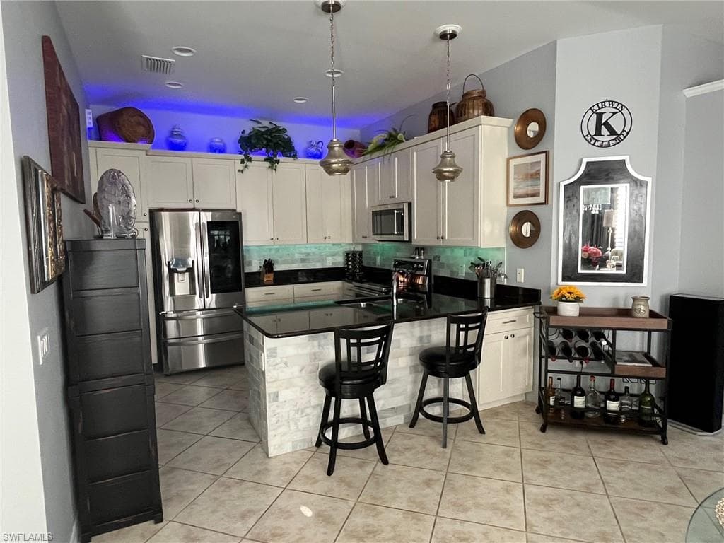 8494 Karina Ct, Naples, FL 34114-4